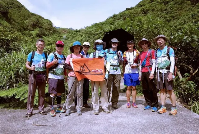 劍龍稜、鋸齒稜接無耳茶壺山