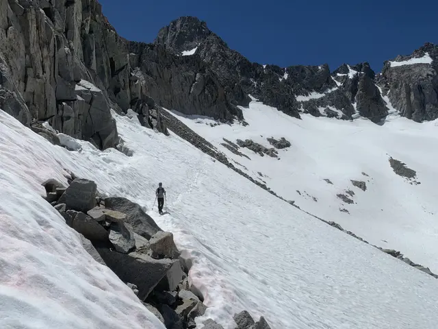Palisade Glacier under Mt. Sill (4314m)