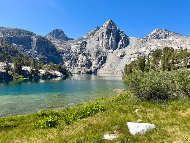 Upper Rae Lake with Painted Lady near Glen Pass