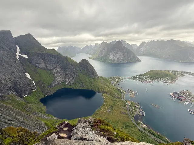風雲變幻的挪威Lofoten Reine峽灣