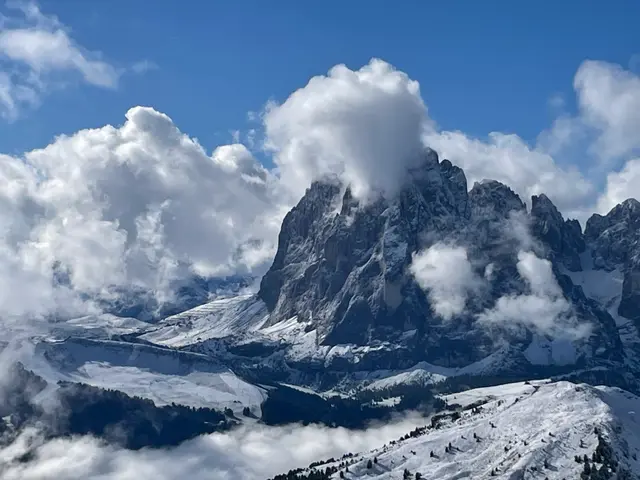 薩索隆戈峰(Sassolungo / 德語:Langkofel)