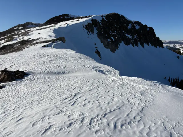 積雪覆蓋的太平洋山脊步道