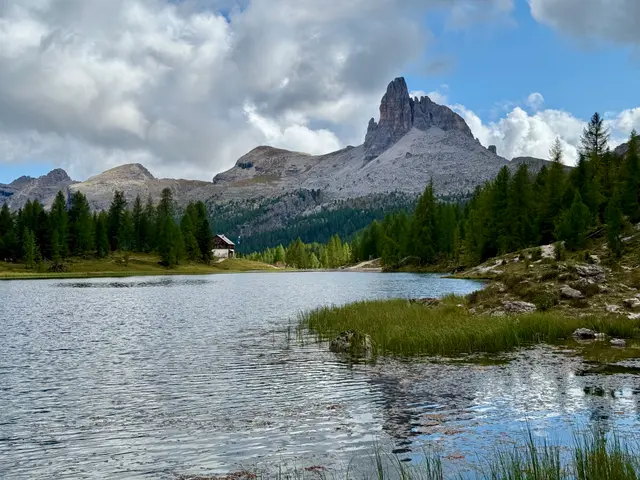 費德拉湖: Alta Via 1 上的高山明珠