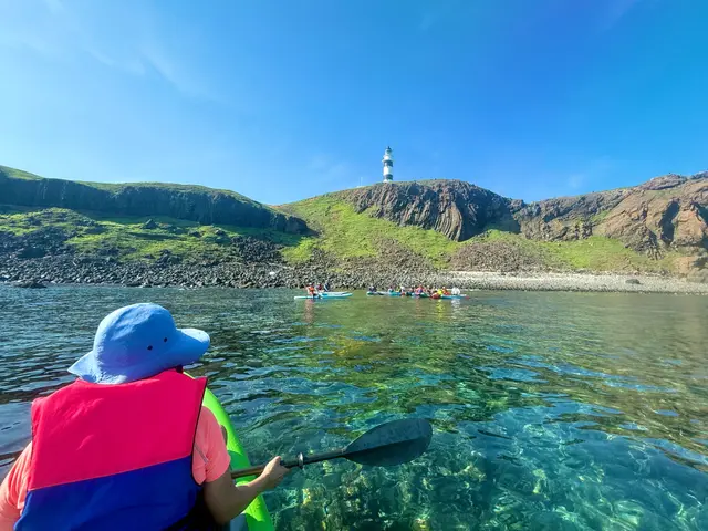 燈塔、岩與海_R87鄭智元_2026/06/20_澎湖東吉嶼