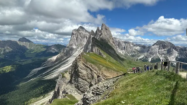 刀背山