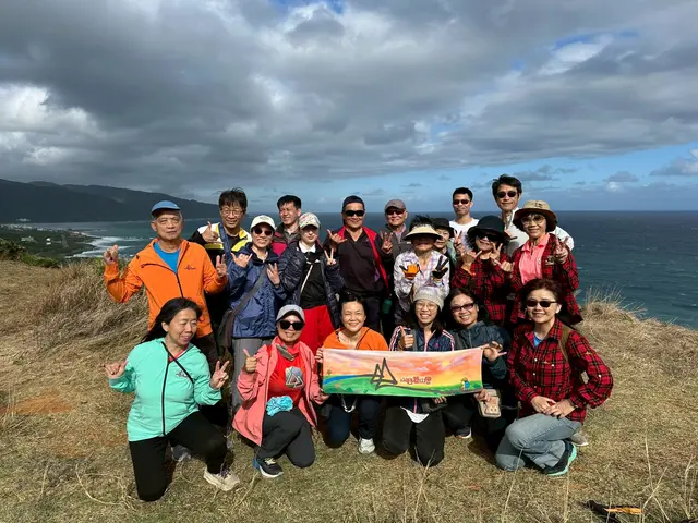 上山欣賞大海和藍天